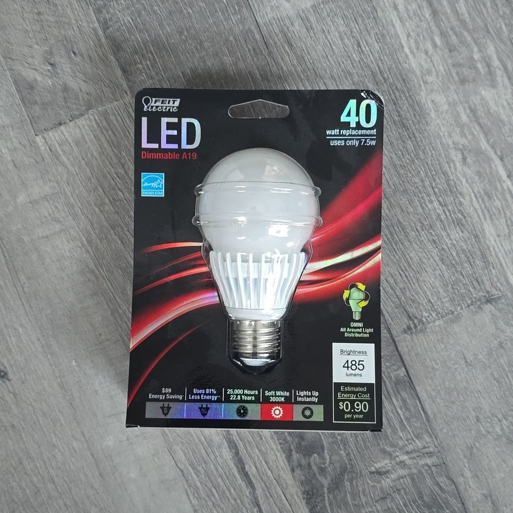NWT, 40 Watt Dimmable Lightbulb, A19
